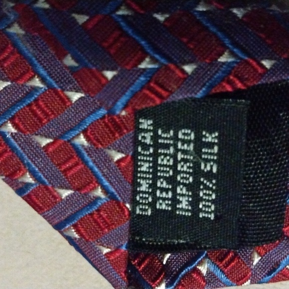 Geoffrey Beene Men's 100% Silk Tie - Picture 5 of 5